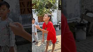 Download lagu Adu Layangan serius banget sampe putus Layangan lawan ⁉️ #shorts #short mp3