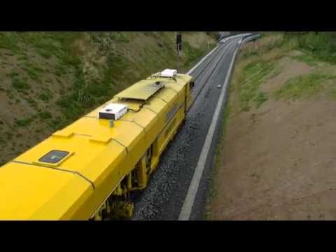 Gleisstopfmaschine im Einsatz - Plasser&Theurer bei Selb-Plößberg