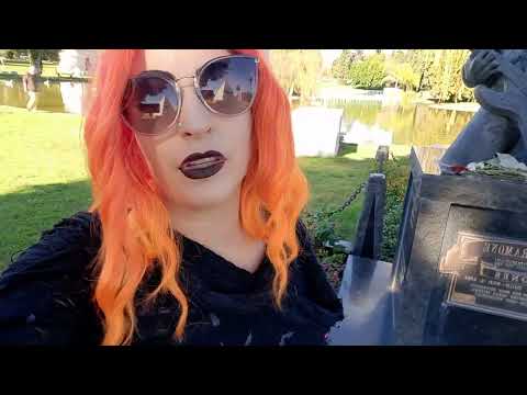 final resting spots of Dee Dee and Johnny Ramone