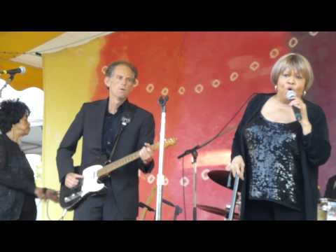 Mavis Staples - Why Am I Treated So Bad 6-15-13 Clearwater Festival, Croton On Hudson, NY