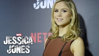 Erin Moriarty on Hope Shlottman - Marvel's Jessica Jones Red Carpet (VO)