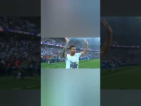 Leo Messi being introduced and coming out at the parc des Princes as a PSG Player❤️❤️