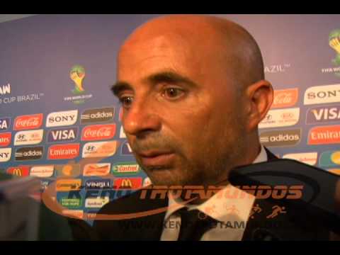 Sampaoli y Van Gaal en inesperado encontrón en zona mixta El DT de Chile se lució en Costa do Sauipe