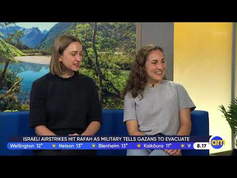 Two Raw Sisters and a Giraffe on The AM Show