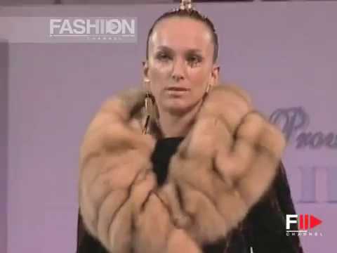 Fashion Show "Raffaella Curiel" Haute Couture Women Autumn Winter 2004 2005 Rome 4 of 8