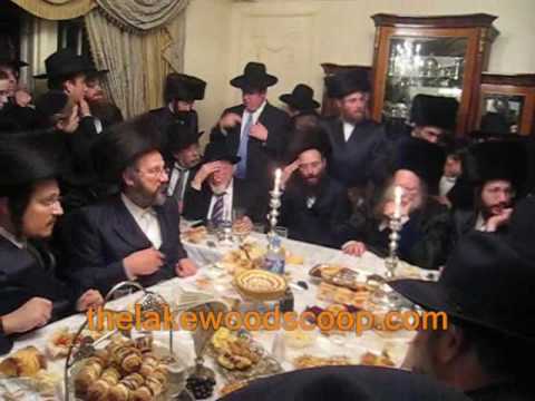 Modzitz Rebbe Singing With Bentzion Shenker Part 1