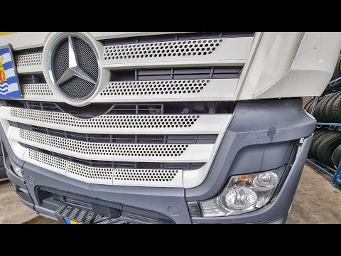 Light bulb replacement for Mercedes Benz Actros