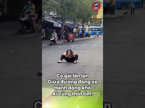 Cô gái lăn lộn giữa đường đông xe: Hành động khó hiểu khiến ai cũng thót tim!