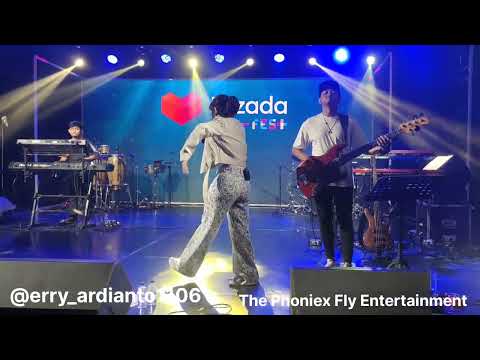 performance ashira zamita di acara lazada fest