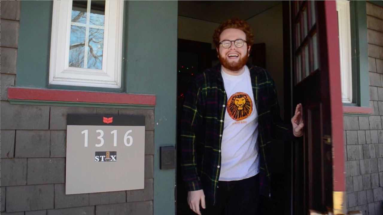 Grinnell College Dorm Room Tours presents Nolan Boggess ’19 at Spanish House