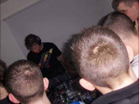 DJ PHILL MAC - SCRATCH TO BASSLINE