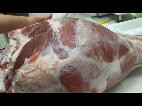 Butchering of veal leg, arrangement and separation of pieces