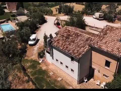 A Torre san Patrizio casolare e Terreno agricolo.