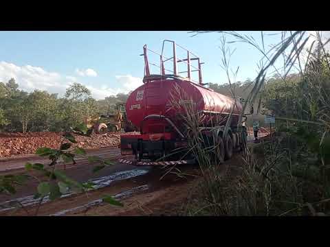 Finalizando o tratamento do material. O Pipa junto com Motoniveladora 140K Preparando pr compactação