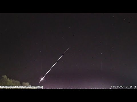 Meteoro ou 'estrela cadente' explode e cruza o céu de Santa Catarina