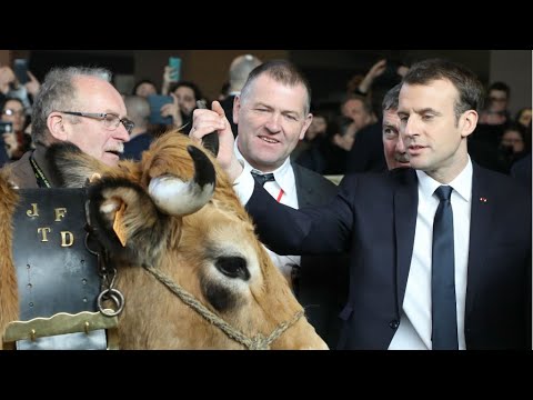 احتجاجات المزارعين تخيم على زيارة ماكرون للمعرض الدولي للزراعة في باريس