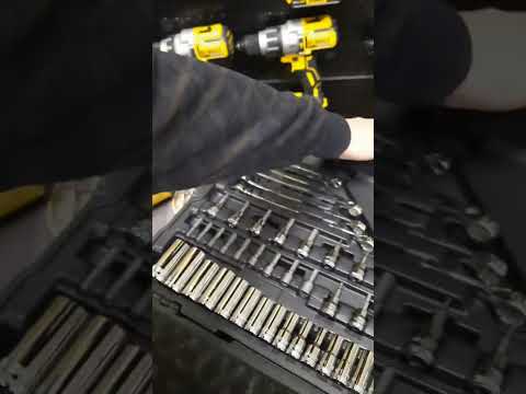 Набор головок, бит, шестигранных ключей 1/4, 3/8, 1/2, 247 предметов DeWALT DWMT81535-1 Набор головок, бит, шестигранных ключей 1/4, 3/8, 1/2, 247 предметов DeWALT DWMT81535-1