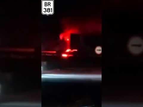 Carreta teve incêndio na BR 381,Fernão Dias em Itapeva,Sul de Minas.