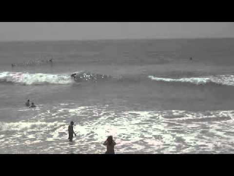 Surf in Hikkaduwa - 7 Dec' 11 by Mateen