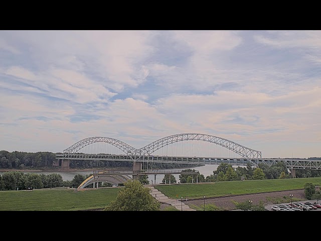 ニューオールバニ ノーフォーク・サザン鉄道とシャーマン・ミントン橋（橋から向こうはケンタッキー州）
