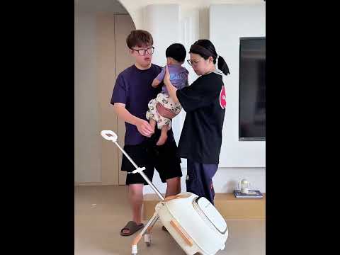El cochecito mágico de mi esposa tiene muchos trucos#shorts #funny #comedy
