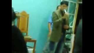 preview picture of video 'Emerson Luiz cantando na igreja Assembleia de Deus de Nacip Raydan 2'