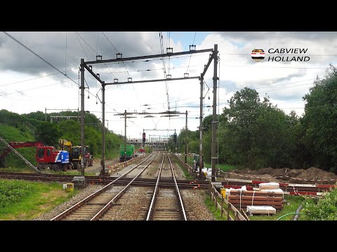 The end of an ULTRA RARE  railway crossing: Blauwkapel: Utrecht - Zwolle SNG 5663 24/5/2022
