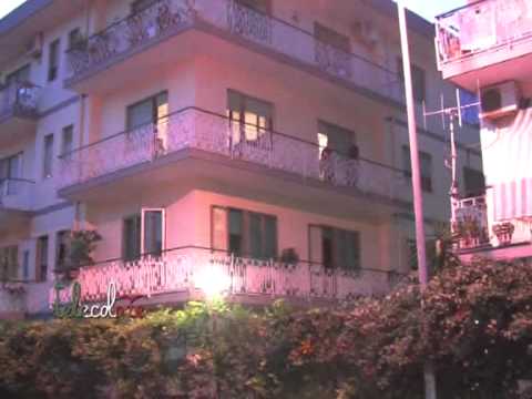 Salerno, via Martuscelli, attesa per l'autopsia