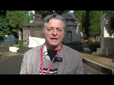 Le passeggiate nel cimitero monumentale più grande d'Italia: al Verano, tra cinema, arte e natura