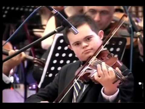 Veure vídeo Emmanuel Bishop: Concierto de Violin en Turquia