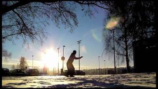 preview picture of video 'Slacklining in Hämeenlinna - December 2010'