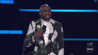 Wayne Brady Freestyles with Help from the Audience - The American Music Awards