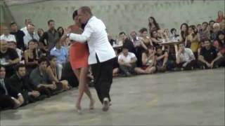 ANDREA REYERO Y SEBASTIAN MISSE bailando la milonga MILONGA DEL 83 en la MILONGA DEL MORAN