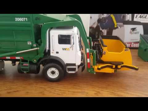First Gear Unboxing of Curotto Can with WM Garbage Truck 1/34 scale