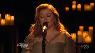 Kelly Clarkson Sings &quot;Breath Of Heaven (Mary&#39;s Song) Amy Grant Christmas Song  2021 Live Performance