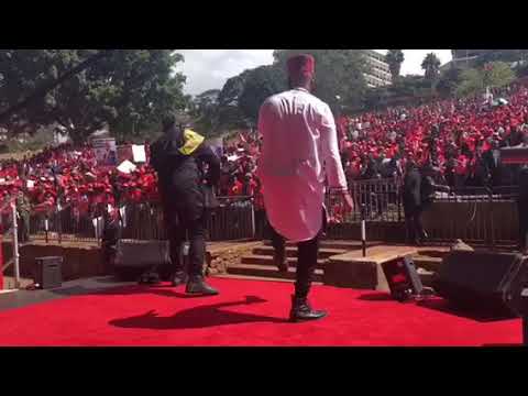 King Kanja performs for President Uhuru Kenyatta in Kenya