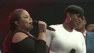 LIVE Now Behold The Lamb Mic Toss w/ Tamela, Fantasia, Travis, William Murphy &amp; more