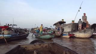 preview picture of video 'Vietnam, floating market in Can Tho'