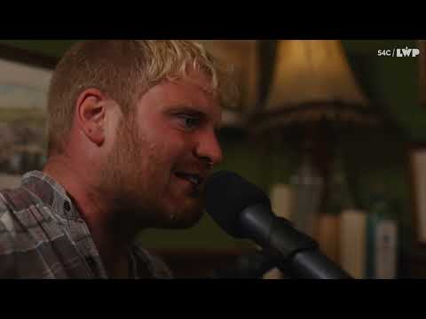 Gwilym Bowen Rhys & Elidyr Glyn - Bachgen Bach o Dincer | Sesiwn Fawr Dolgellau | GWYLIAU '23