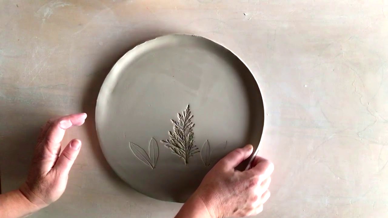 Watch Now Tutorial: Come creare un piatto in ceramica/How to create a ceramic plate (ENG SUBTITLES) Tutorial: Come creare un piatto in ceramica/How to create a ceramic plate (ENG SUBTITLES)
