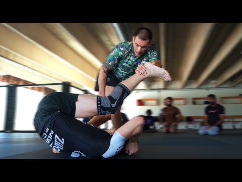 Vince Barbosa Shows How To Pass Scoop De La Riva And Take The Back