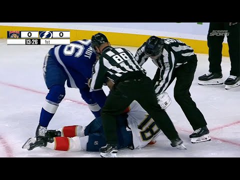 Roman Schmidt Drops 🥊 Gloves 🥊 With Noah Gregor