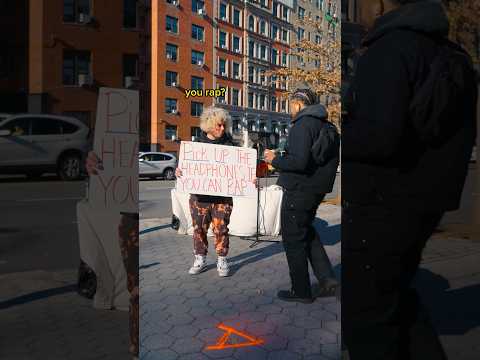 The braided bandit came to steal it from us! 🔥 #birdsandbees #streetperformer #nyc #freestyle