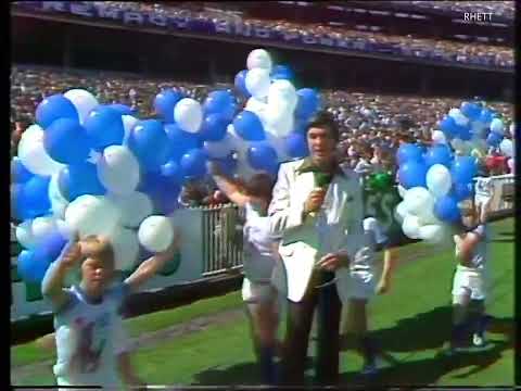 1978 Grand Final - Peter Landy interaction with kids and the balloons