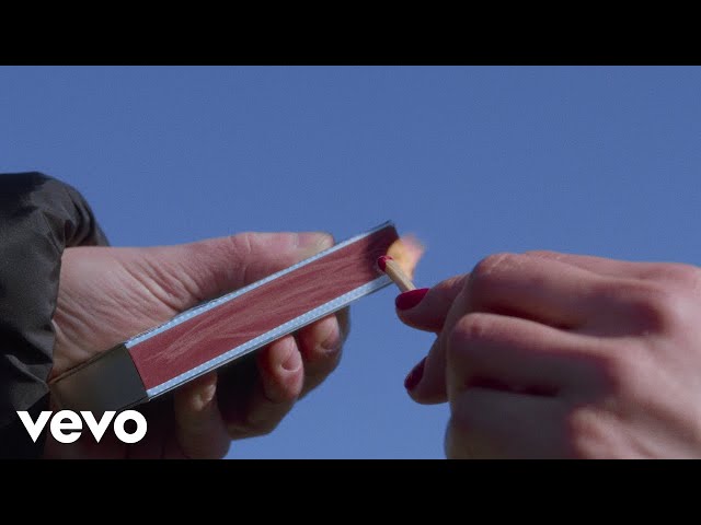 Fiamme Negli Occhi von Coma_Cose ((jetzt ansehen))