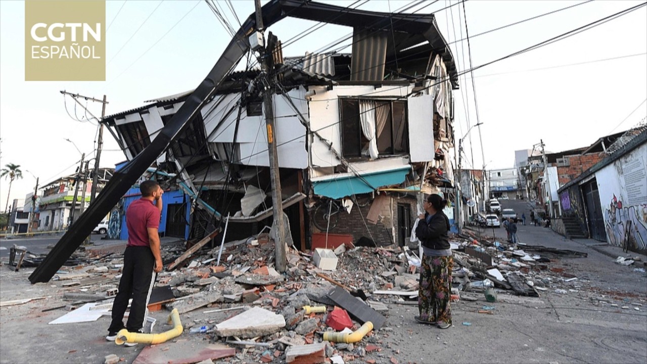 Grupos de rescate y voluntarios realizan maniobras para rescatar a más personas con vida en Cali