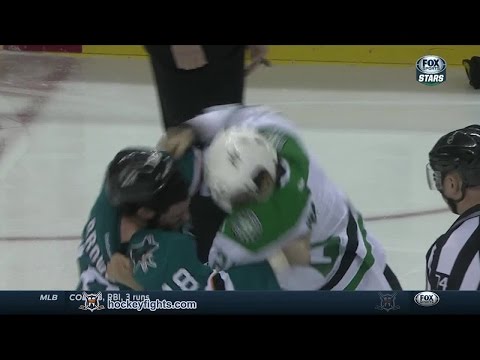 Antoine Roussel vs Mike Brown