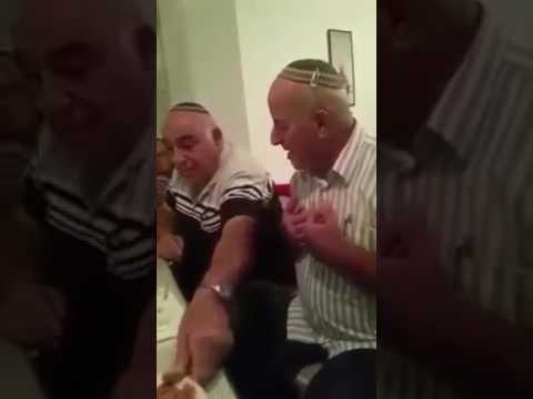 A Jew sings in the Assyrian language! "يهودي يغنّي باللغة الآشورية "مقام الآشيقوثا
