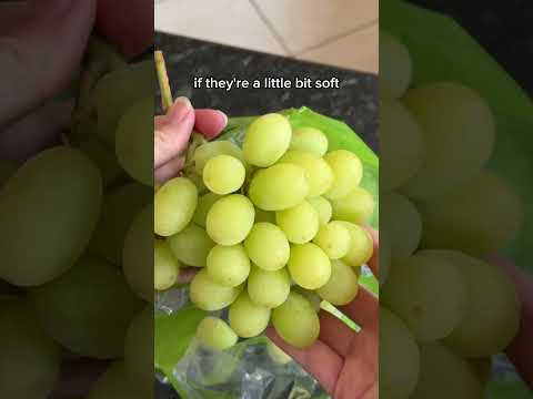FROZEN GRAPES 🍇  great little snack!