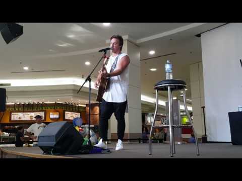 Trent Bell performing mashup at Tuggerah Westfields on 7.5.16